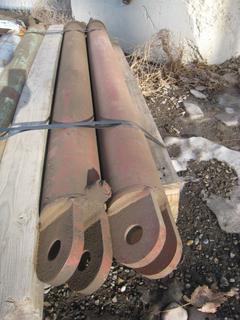 Set of Hydraulic Rams 60" Centre to Centre.