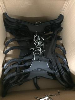 Quantity of Top Hangers.