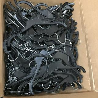 Quantity of Top Hangers.