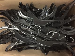 Quantity of Top Hangers.