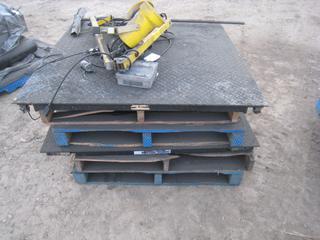 (2) Mettler Toledo Scales. Model # 22565. (2) Yellow Lights.