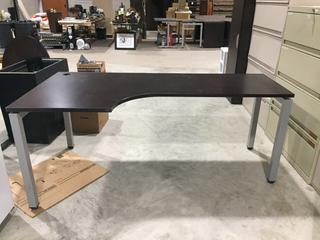 Free Standing Office Desk, 6' x 3' x 29 1//2".
