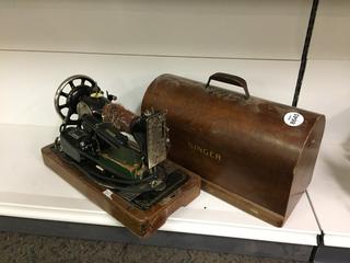 Vintage Singer Sewing Machine in Travel Case.