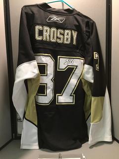 Sidney Crosby Autographed Reebok Jersey #87.