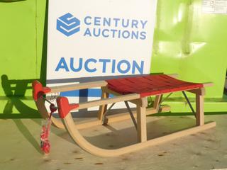 2020 Unused Gloco Davos One Seater Sled c/w Metal Runners, Pull Rope, Rated 150 KG, 90 CM, Manufactured In Germany (N-2-3)