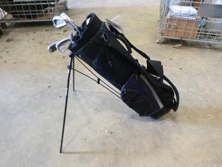 (1) Set of Right-Handed Clubs and Golf Bag