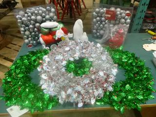 Qty of Christmas Décor: Wreaths, Ornaments, etc. (D1)