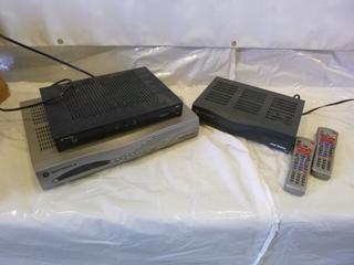 (2) Motorola Star Choice Satellite Receivers with Telus Satellite Receiver & Cables (A2)