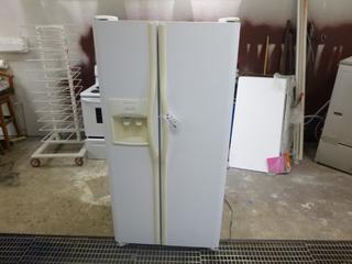 2007 Frigidaire FRS3R4EWE Fridge