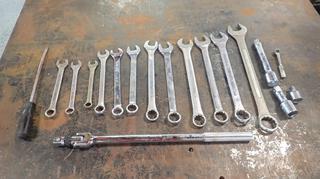 Qty Of 5/8in-1 1/4in Wrenches C/w 3/8in And 1/4in Ratchets And 3/4in Bar 