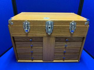 18"x11'x13" Wooden Chest of Drawers (6 Drawers).