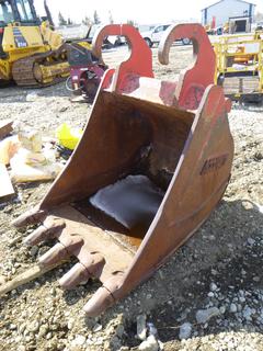 42" Accurate Digging Bucket, 20 3/4" Ear Width. S/N 1502-258620. Fits 200 Series Linkbelt 