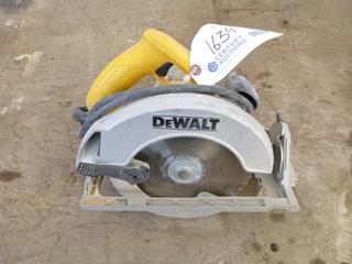 Dewalt 7 1/4" Saw, 120 Volts, 15 A, S/N 828154.