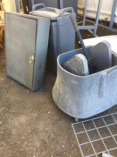 Mop Bucket, Cambro, Keylock.