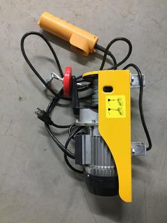 Power Fist 110V/460W/440lb Electric Cable Hoist.