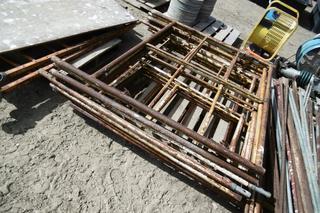 8pc Metal Scaffold 5'x5'.