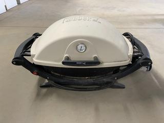 Weber Q1000 12,000BTU Portable BBQ With Folding Side Shelves, 280sq Inch Cooking Area.