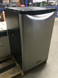 Danby DAR044A6BSLDB 4.4 Cubic Feet Bar Fridge.