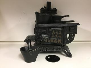 Queen Mini Cast Iron Stove w/Removable Pots, Pans & Utensils 5 1/2" Long, 6" Tall.