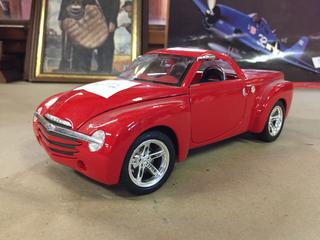 2000 Chevrolet SSR 1/18 Diecast.