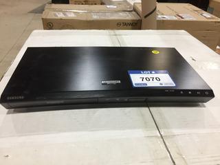  Samsung UBD-K8500 Blu Ray Player.