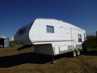 2006 26 Ft. Vanguard LLC Palomino Puma  5th Wheel T/A Holiday Trailer c/w 1 Slide Out, Roof Mounted Solar Panel, Receiver Hitch w/ Lights, Winterized, VIN 1PAF64U246P004749