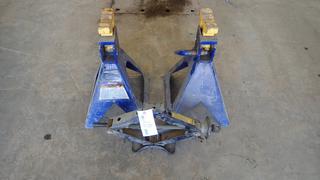 (2) 10-Ton Jack Stands C/w Vehicle Jack