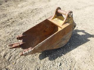 Brandt 15in Frost Bucket C/W To Fit John Deere Loader Backhoe *Note: Center Tooth Section Broken Off*