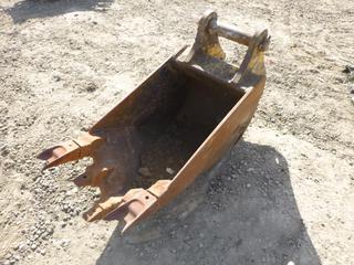 Brandt 15in Frost Bucket C/W To Fit John Deere Loader Backhoe *Note: Missing Center Teeth*