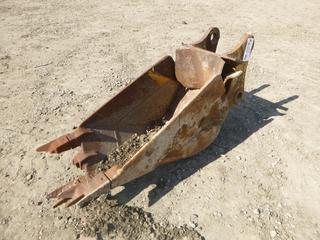 Brandt 15in Frost Bucket C/W To Fit John Deere Loader Backhoe *Note: Damaged*