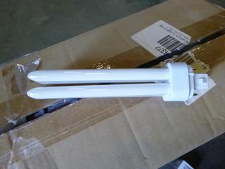 Qty of Unused Sylvania Dulux D/E 26W Compact Fluorescent Bulbs, Model 20669-7 (B1)