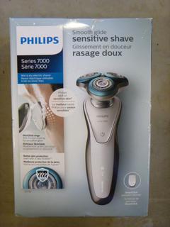 (1) Unused Philips Series 7000 Wet/Dry Electric Shaver (G2)
