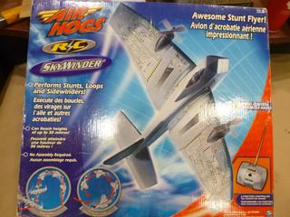 Air Hogs Radio Controlled Looping Stunt Fighter, Model Skywinder (Upstairs)