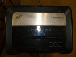 Staples Professional Series Paper Shredder, Model SPL-TMC162A (O-4-1)
