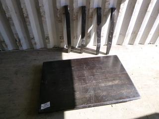 Dinning Room Table w/ 2 Leaves