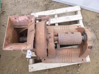Cockshutt Belt Driven Auger w/ Feed Shoot on Top, Model 61006 (NORTH FENCE)