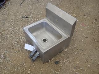 17in X 15 1/4in X 16in Stainless Steel Sink