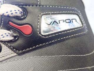 Bauer Express Vapor Men's Hockey Skates, Size 8 D, C/w Blade Protectors (E1)