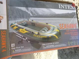Intex Sea Hawk 4 Person Inflatable Boat, 11 Ft. 6 In. x 4 Ft 9 In., C/w 2 Oars and Pump, Max Weight 1050 Lbs. / 480 Kg (X)