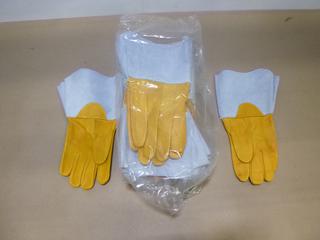 (12) Unused Elk Hide Welding Gloves, Size Medium (A2)