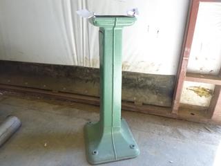 Baldor Cast Steel Pedestal For Bench Grinder, 15 1/2 In. x 13 1/3 In. x 32 1.2 In. (Row 3)