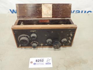 Vintage Crosley 52 Tube Radio  (F1)