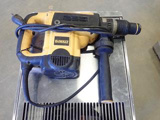 Dewalt 1 9/16 In. (40mm) SDS Max Rotary Hammer, Type 1/120V, 60 Hz, SN 313703 (A2)