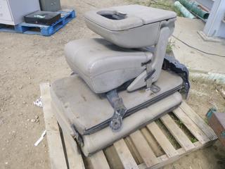 Folding Center Seat/Console, Folding Rear Passenger Seat (ROW 4)