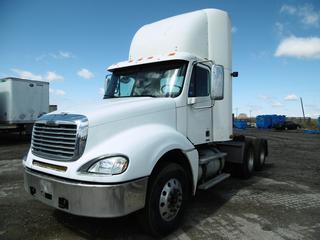 2007 Freightliner Columbia Day Cab Truck Tractor c/w Detroit Series 60, Eaton Fuller 13 Spd,  Inter Axle Differential, Fifth Wheel slide, Traction Control Front and Rear Differentials, Air Suspension, Power Driver's Seat, A/C, 2 x 20,000 Lb (9072 Kg) Axles,, 11R22.5 Tires. Showing 938,291 Kms, VIN 1FUJA6CK87PX57482