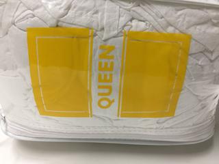 3 Pc Ravello Queen Pintuck Ruffle Skirt Bedspread.