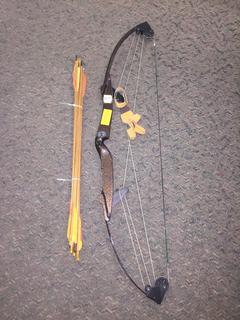 Beat Whitetail Hunter Compound Bow c/w Arrows.