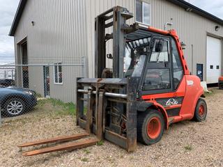 2006 Linde H80D/900-03 8000 kg (17,600 Lbs) Forklift c/w 3-Stage Mast, Fork Positioner, Showing 11844 Hours, S/N E1X353T01368. Buyer Responsible For Crane Load Out, Doesn't Roll In Neutral.