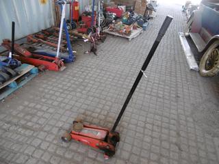 Motomaster 1/2 Ton Hydraulic Floor Jack.