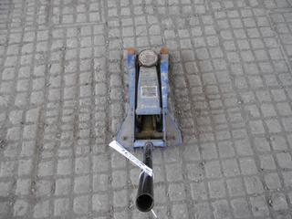 Michelin 1/2 Ton Hydraulic Floor Jack.